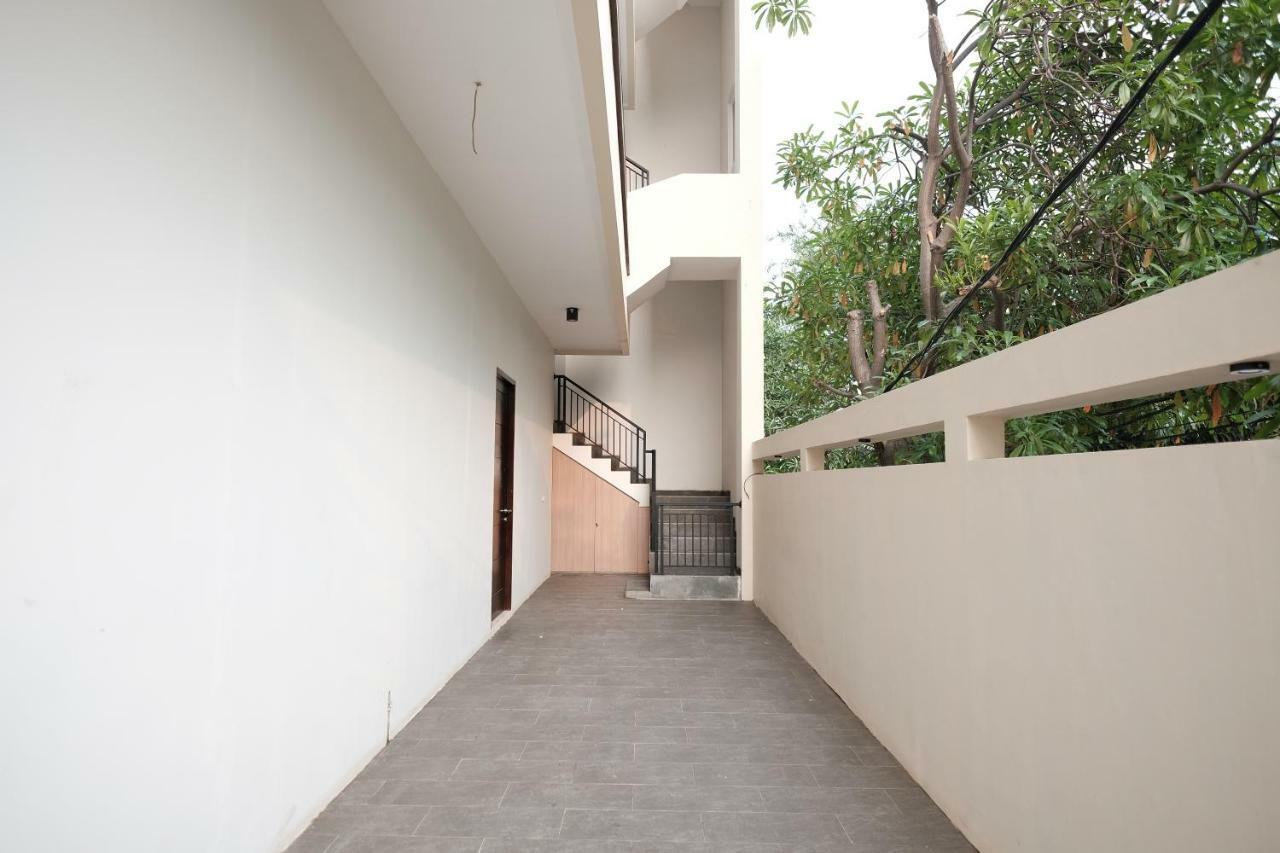 Reddoorz Near Taman Palem Hotel Jakarta Exterior photo