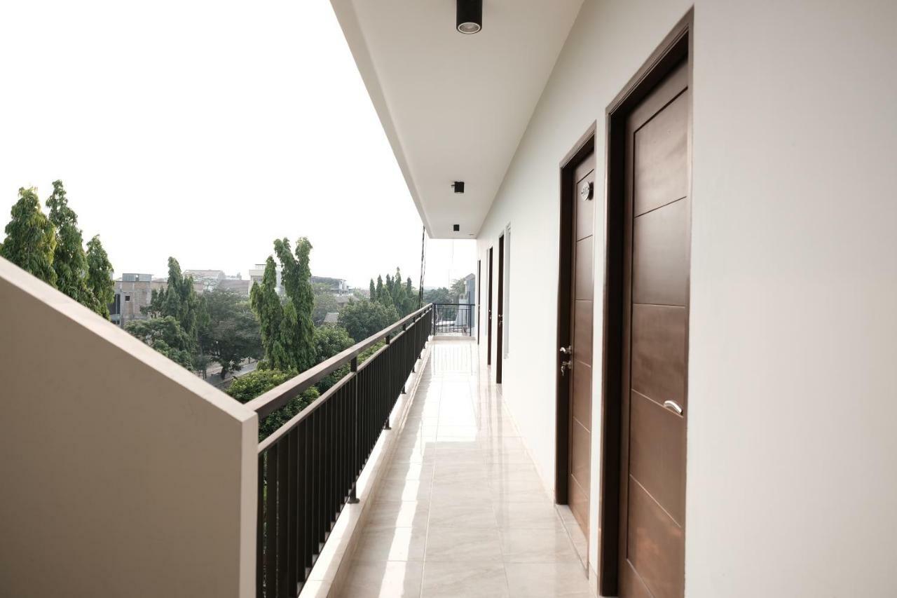Reddoorz Near Taman Palem Hotel Jakarta Exterior photo